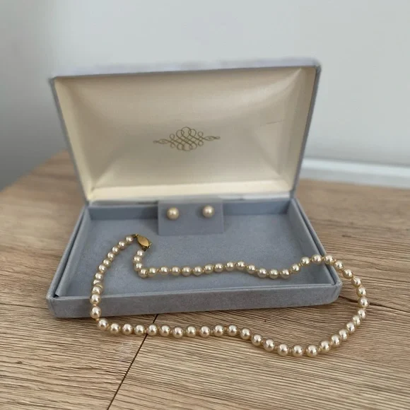 Vintage 1960s imitation pearl necklace and earring set - Picture 12 of 12